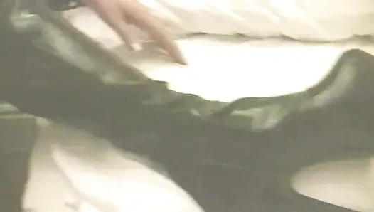 Swemature azdırıyor, götten ve domaltarak sikişiyor, dildoyla oynuyor, döl yutuyor