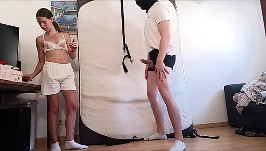 Ballbusting in Transparenter Unterwsche