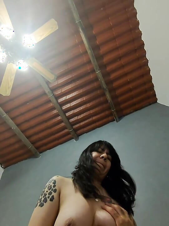 Išli smo na zabavu, a Riva nije nosila donji veš, i završili smo u sobi