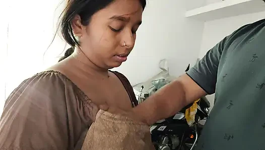 Dhire dhire davar aapne bhabhi ke boobs kiss kiya aaur bhabhi khush ho gai.