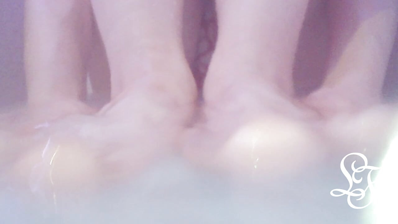 내 발을 보여주는 첫 Sfw 영상이야!