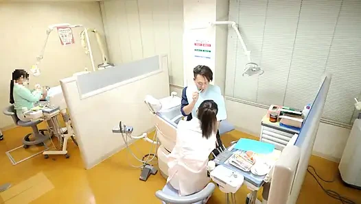 Дантист, который продолжает закрывая глаза на меня