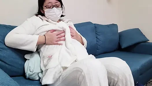 Evli kadın uyandıktan sonra mastürbasyonla heyecanlanır