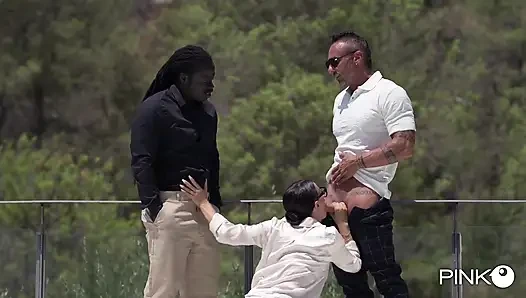 Sekretaris patuh Freya menikmati DP bersama bos dan teman kulit hitam