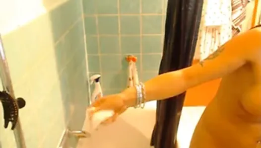 ウェブカメラ美女がシャワーを浴びる