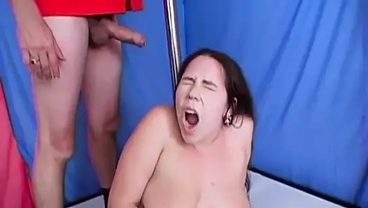 Mahasiswa gemuk pengen nyepong kontol penari striptis