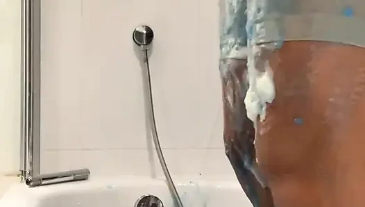 Время возбужденного оргазма в спортзале с пистолетом