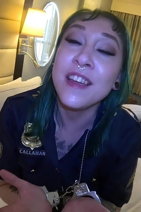 감독 컷 : 마피아 카포에 의해 그녀의 보지와 입을 질싸하는 결혼 한 경찰