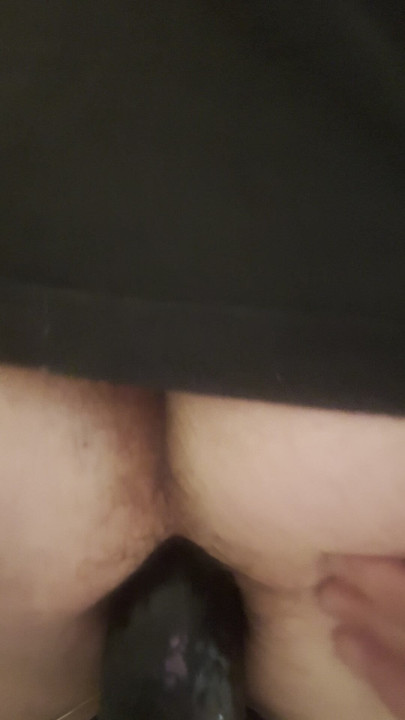 Dildo slips in my ass