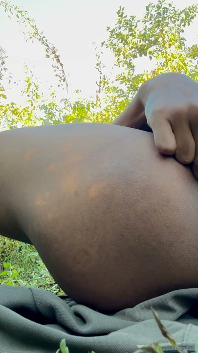 Jovem indiano se masturbando na selva | Clip 1
