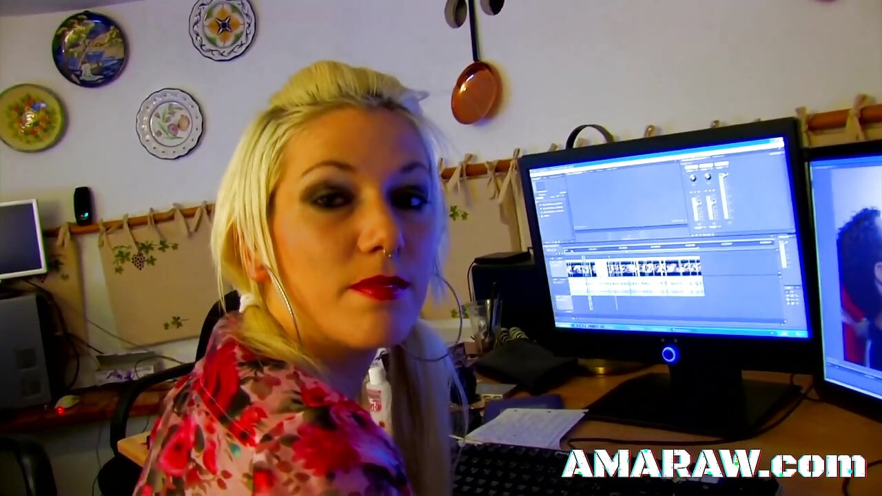 Sexo anal com Leitosa nos campos de grama ao ar livre