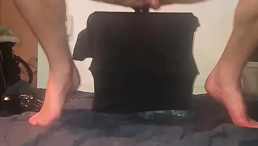 Dildo hareket ettikçe orgazm artıyor, nefes otostop çekiyor ve kayıyor