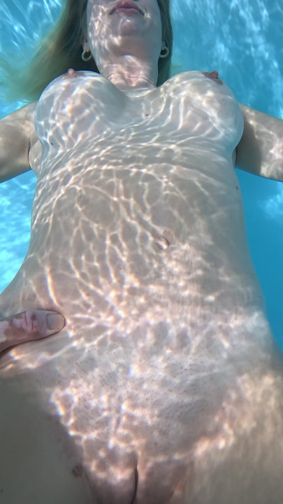 Underwater Blowjob doggy missionar creampie | Clip 1