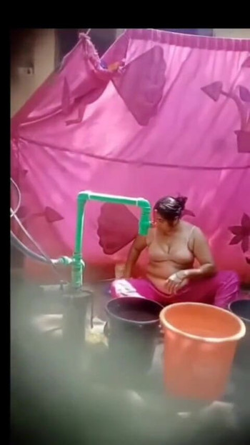 Unforgettable moment from "Desi Bhabhi take bathing time"