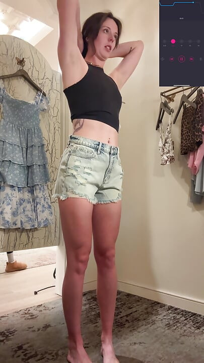 更衣室で激しくイッてる!!