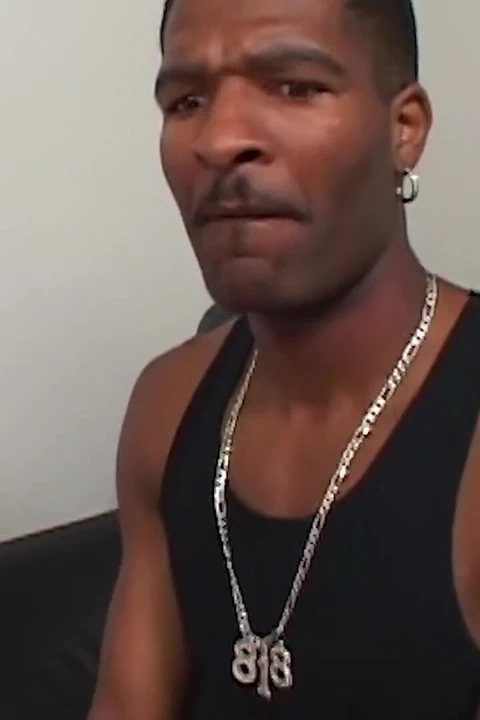 这个婊子喜欢在她湿漉漉的屄里每天被大黑屌干