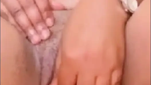 Eski sevgilimin kremsi ıslak amcığı bana gönderdi