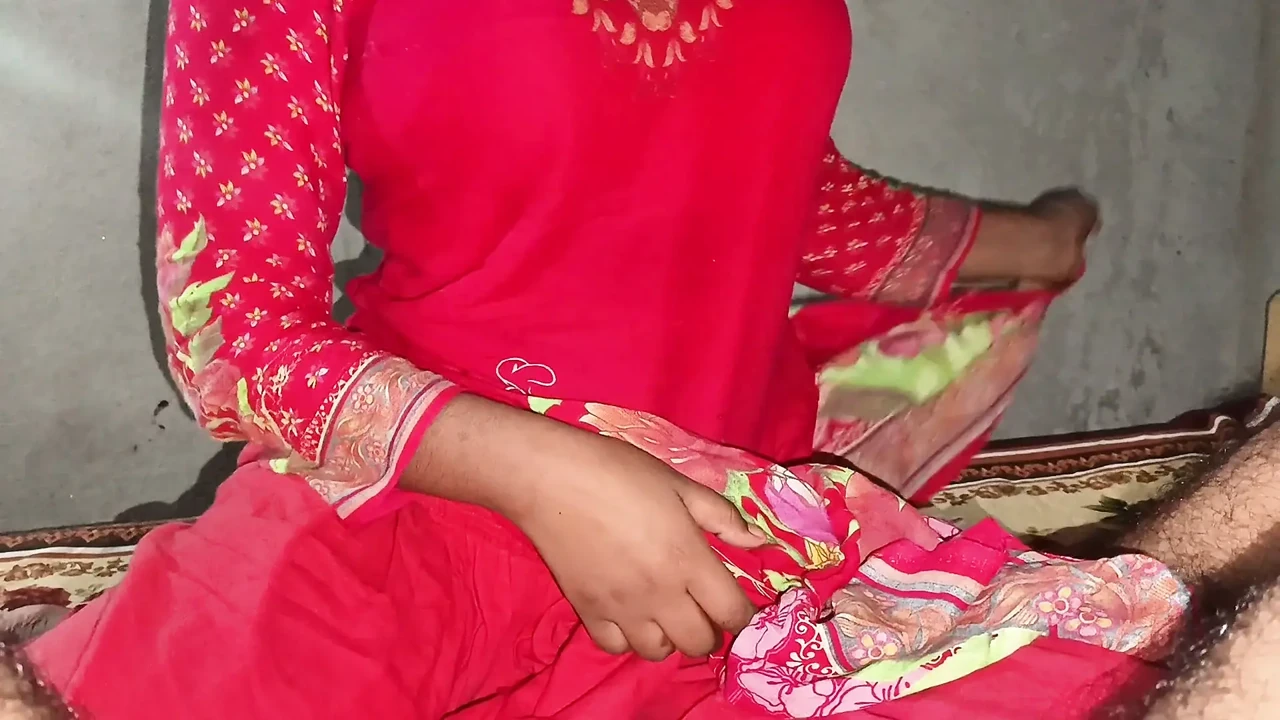 Part-1 Jija ji seduce her sexy sali on the bed and ask her to give him blowjob