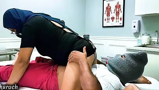 Heiße krankenschwester kam zu einem patienten und fickte ihn