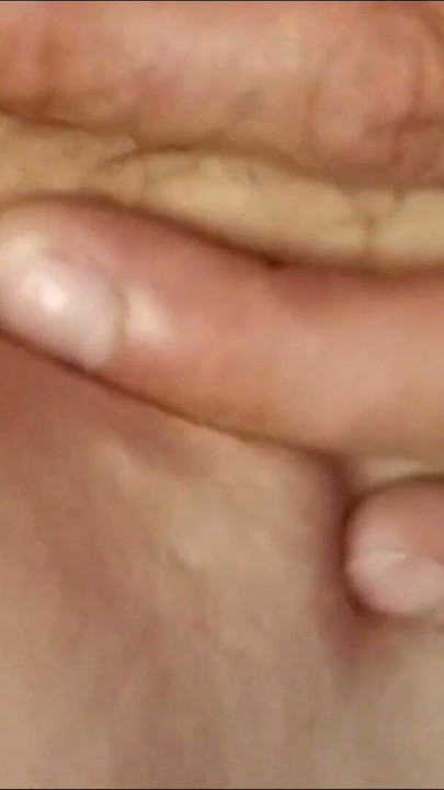 Agachada sobre la cama, chorro y creampie | Clip 3