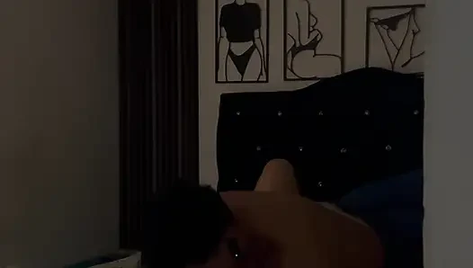 Aku jadi horny saat memijat temanku dan akhirnya aku ngentot dia