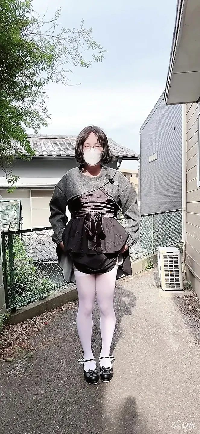 A ladyboy’s peeing and masturbating video outside