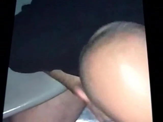 Recording him as he gives me head thru gloryhole