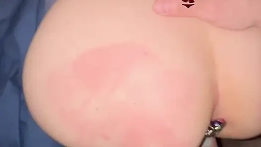 Domaltmalı ve şaplak atılan bir kız