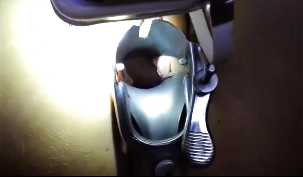Strekker fitta mi med spekulumet mitt
