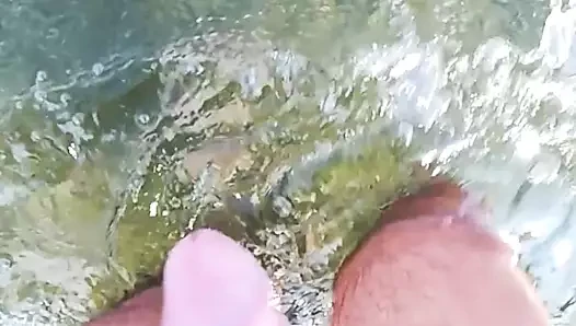 Plajda açık havada elle muamele boşalma