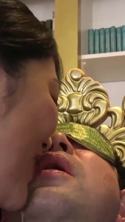 أثناء لعق كسها ، على أربع تبقيه بقوة حلبه بعمل يدوي زيتي 3 | مقطع 1