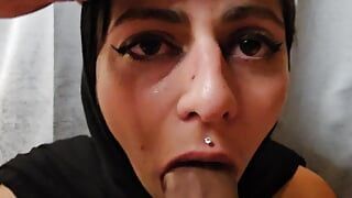 Mia niqab गले में गहरे लंड लेना क्लोज अप
