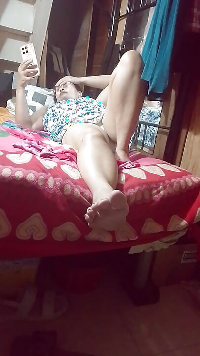 Minha esposa rabuda se preparando para fazer amor comigo
