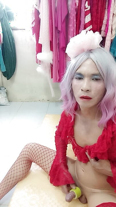 Transgender Oanh Le wears sexy clothes porn selfie with a homemade cuff