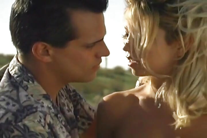 Blonde Babe Gets Fingered and Orgasms Outdoors