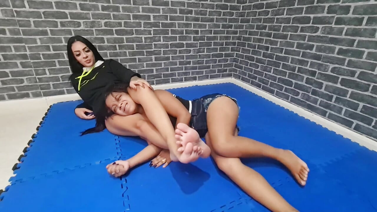Scissor melawan kaki ekstrem oleh cewek papan atas alice