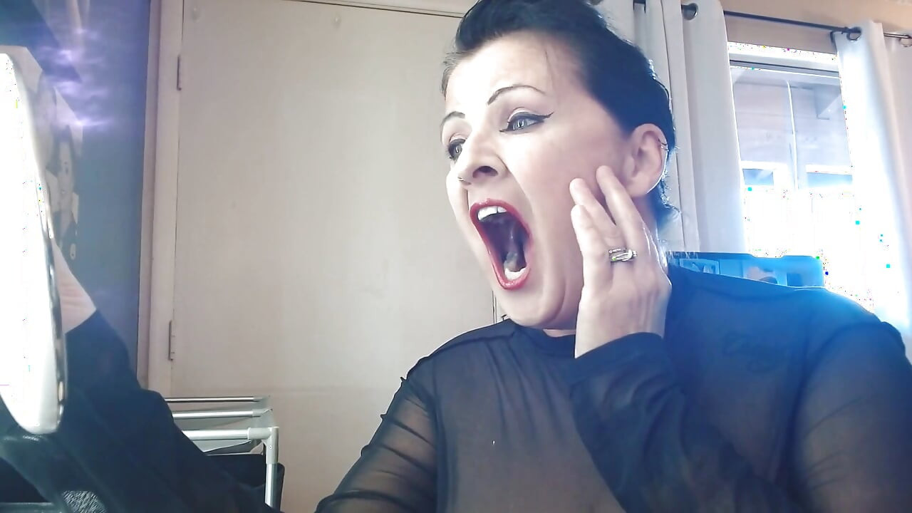 Büyük açık geniş esneyenler hazırlanıyor