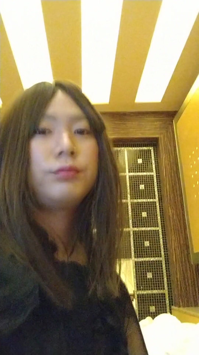 ゴスロリ 生着替え 全身タイツ | Clip 2