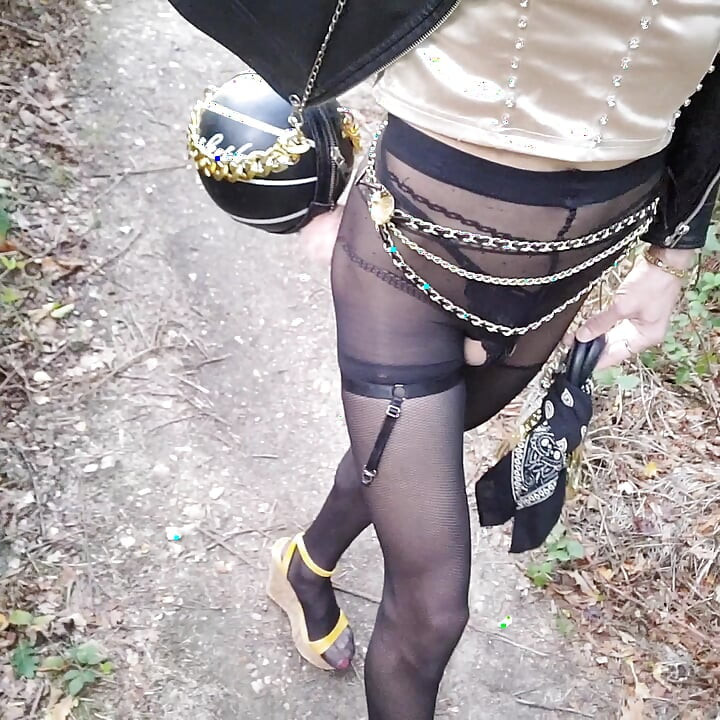 Exhibit P🚗U B L I C en Pute on a Parking Lot in the Forest, at La Faisanderie 91. Fanciful Tights, Thong [4sep25] Meet CoKiiNE! VaneSsaBiTCHx