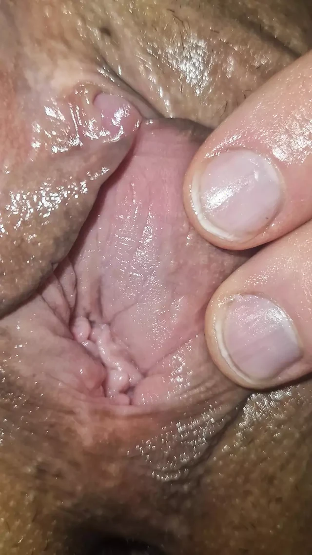 Amateur Threesome Pussy Massage