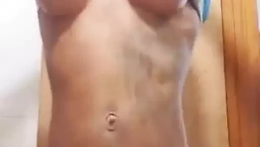 göğüsleri ve etli minyon
