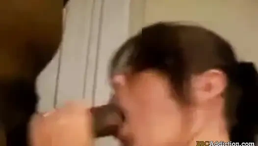 Kecanduan BBC - video porno amatir dan buatan rumah 100%. Tante seksi ini kecanduan kontol besar pria kulit hitam dan pria antar ras