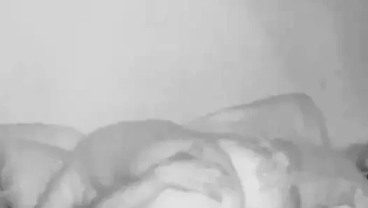 Onun sert yarağını hissettim ve yapmam gerekenleri hissettim.