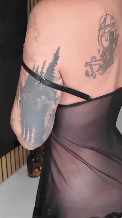 Follow me to see me completely naked | Clip 1