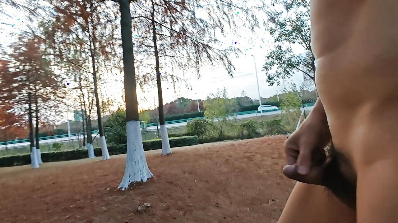 Otoyol kenarında çıplak boşalma