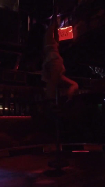 NU_MOON POLE DANCE - Секси латиноамериканка на пода | Клип 1