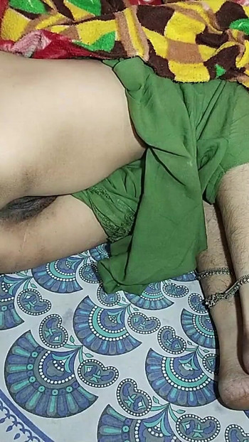 Seks očuha s njezinom pokćerkom desi seksi video, seksi MMS video, seks video, prvi put seks | Isječak 1