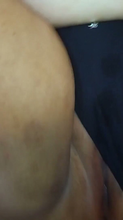 Quando sua madrasta bbw desi entra em seu quarto procurando porra | Clipe 2