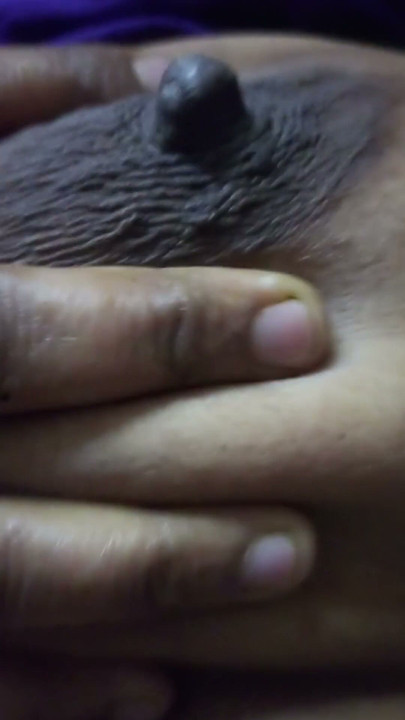 Deshi bhabhi chut pr chuchi dikha rhi hai | Clip 1