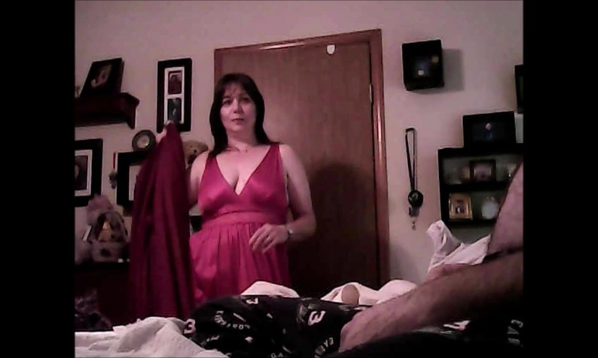 Minha esposa tirando a roupa para mim